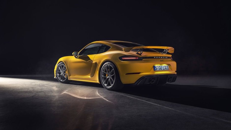 Porsche 718 Cayman GT4 si 718 Boxster Spyder