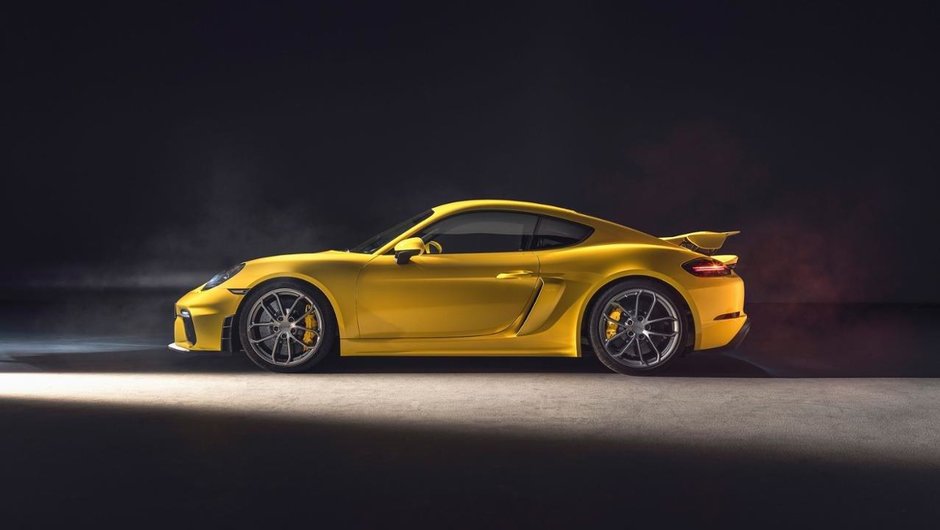 Porsche 718 Cayman GT4 si 718 Boxster Spyder