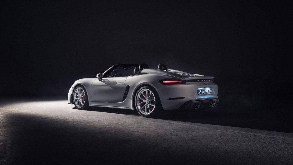 Porsche 718 Cayman GT4 si 718 Boxster Spyder