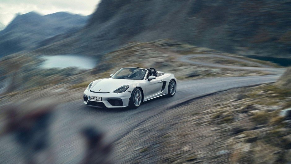 Porsche 718 Cayman GT4 si 718 Boxster Spyder