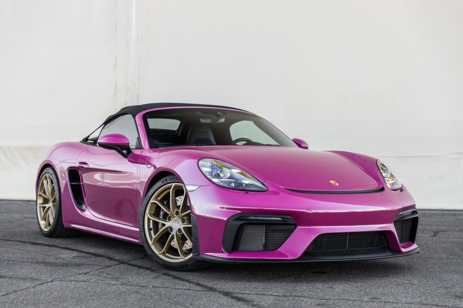 Porsche 718 Spyder in nuanta Ruby Star