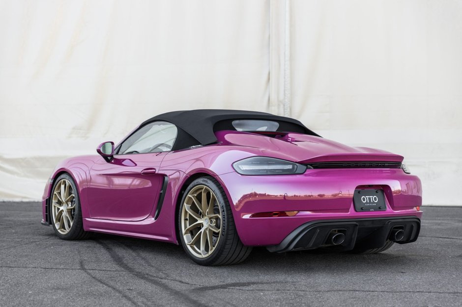 Porsche 718 Spyder in nuanta Ruby Star