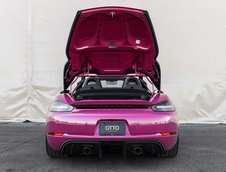 Porsche 718 Spyder in nuanta Ruby Star