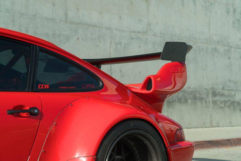 Porsche 911 Carrera 4 RWB