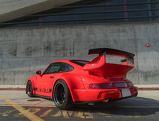 Porsche 911 Carrera 4 RWB