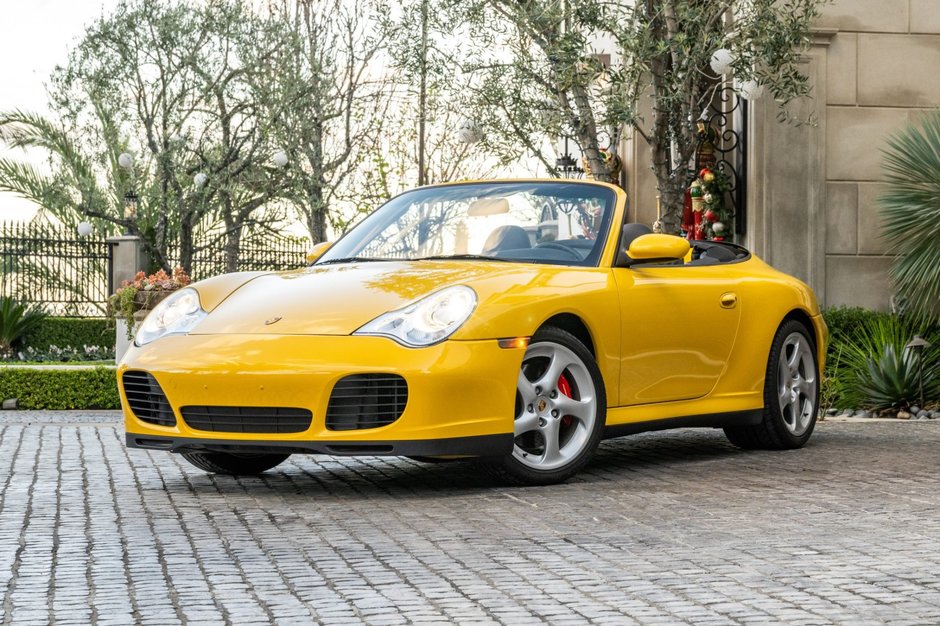 Porsche 911 Carrera 4S Cabriolet cu 6.059 de kilometri la bord