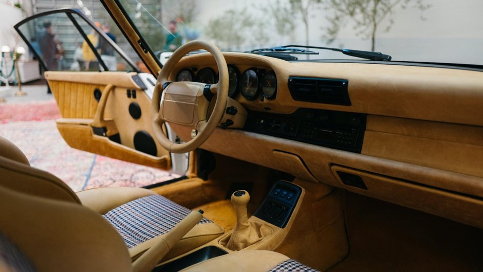 Porsche 911 Carrera 964 Aime Dore Leon