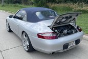 Porsche 911 Carrera cu motor V8