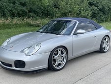 Porsche 911 Carrera cu motor V8