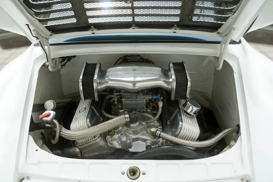 Porsche 911 cu motor V8