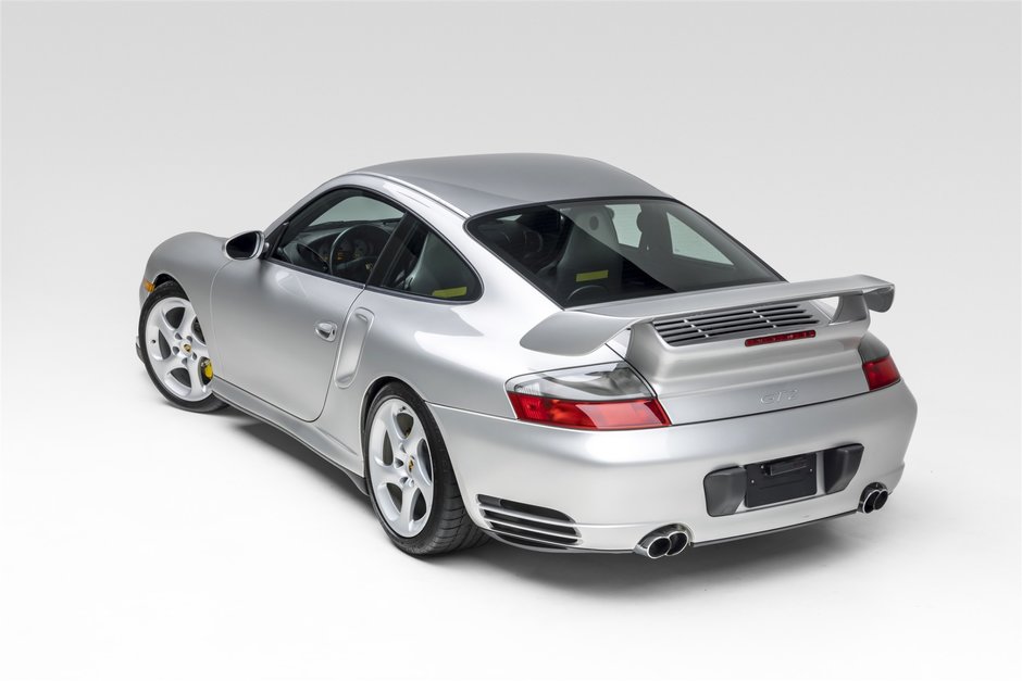 Porsche 911 GT2 cu 6.373 de kilometri la bord