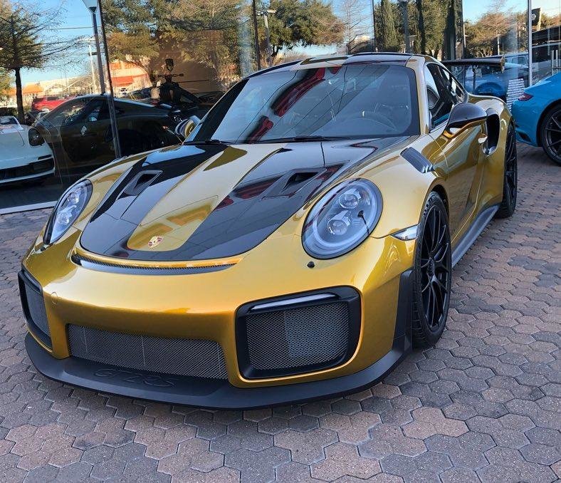 Porsche 911 GT2 RS in Explosive Gold