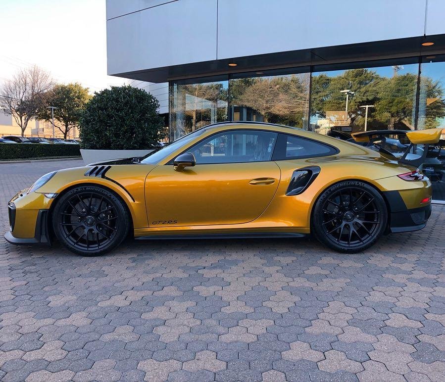 Porsche 911 GT2 RS in Explosive Gold