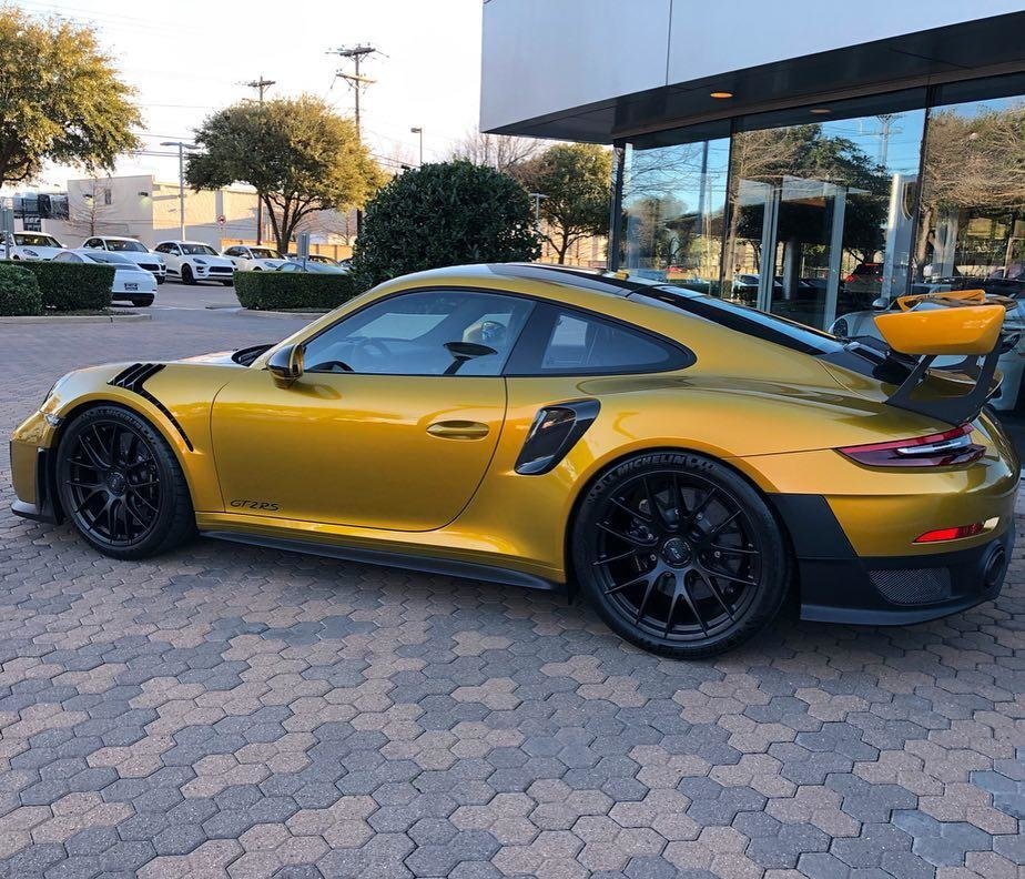 Porsche 911 GT2 RS in Explosive Gold