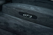 Porsche 911 GT3 cu 967 de kilometri la bord