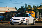 Porsche 911 GT3 cu 967 de kilometri la bord