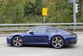 Porsche 911 in rosu si albastru