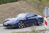 Porsche 911 in rosu si albastru