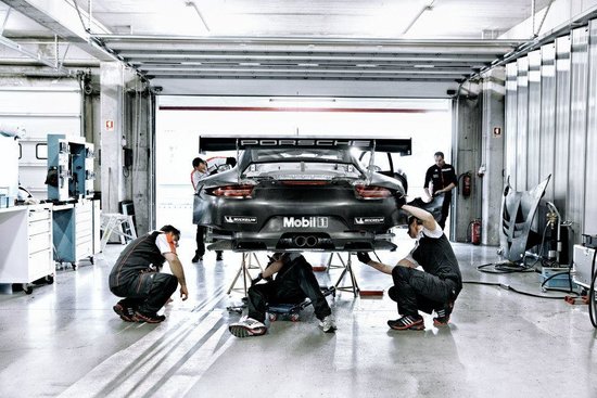 Porsche 911 RSR