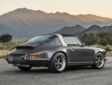 Porsche 911 Targa by Singer