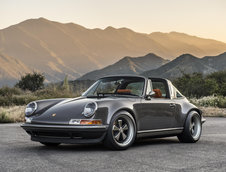 Porsche 911 Targa by Singer