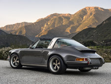 Porsche 911 Targa by Singer