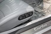 Porsche 911 Turbo cu 207 kilometri la bord