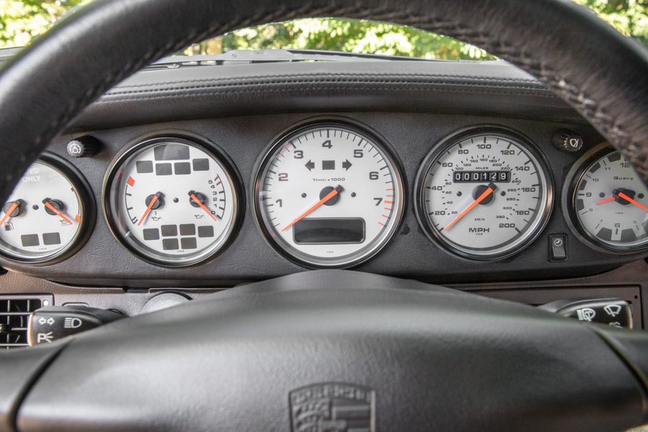 Porsche 911 Turbo cu 207 kilometri la bord
