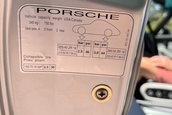 Porsche 911 Turbo cu 207 kilometri la bord