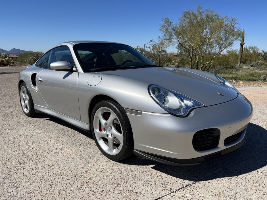 Porsche 911 Turbo cu 7.369 kilometri la bord