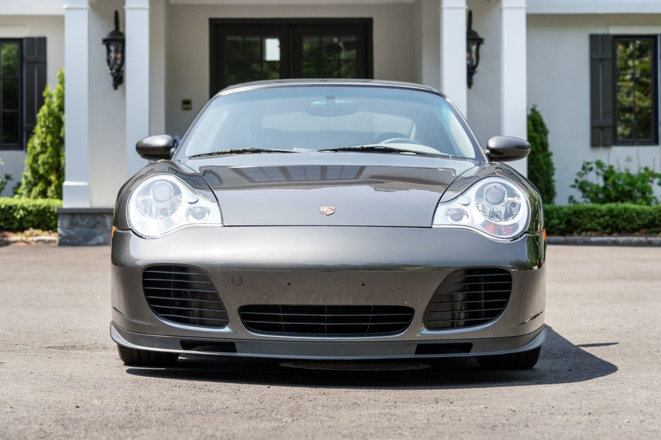 Porsche 911 Turbo cu 7.909 kilometri la bord