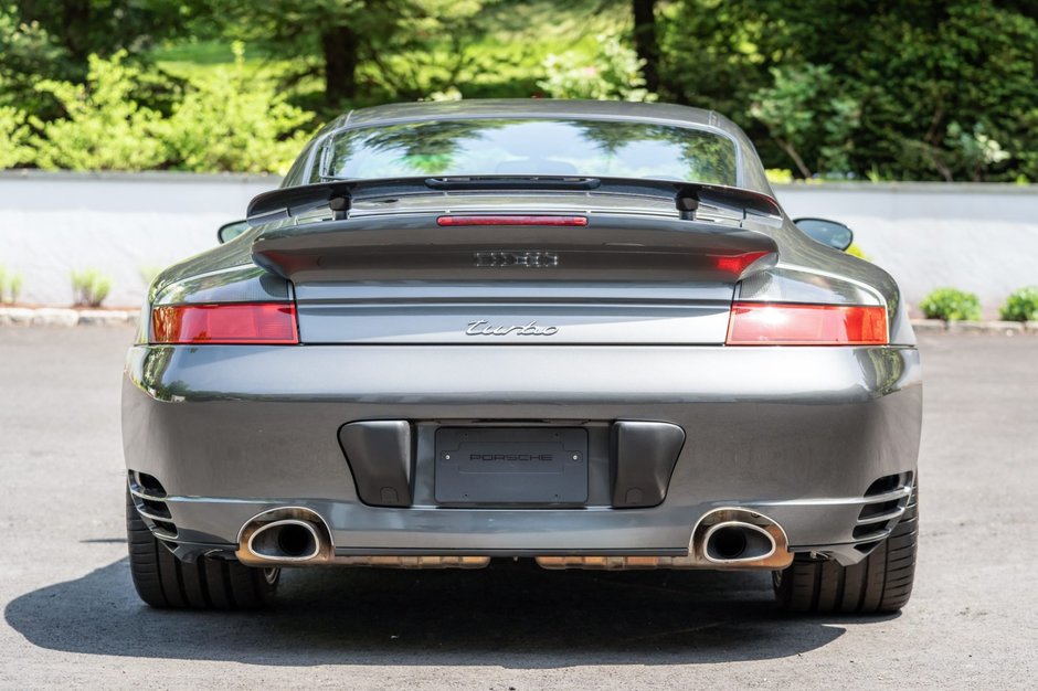 Porsche 911 Turbo cu 7.909 kilometri la bord