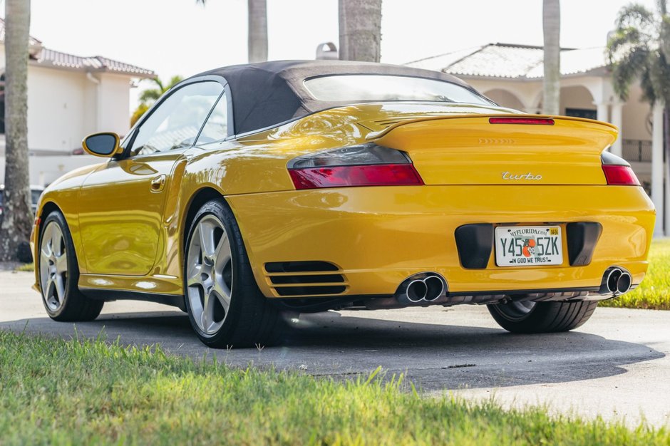 Porsche 911 Turbo cu 7.922 de kilometri la bord