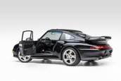 Porsche 911 Turbo S cu 11.901 kilometri la bord