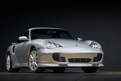 Porsche 911 Turbo S cu 4.399 kilometri la bord