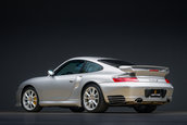 Porsche 911 Turbo S cu 4.399 kilometri la bord