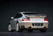 Porsche 911 Turbo S cu 4.399 kilometri la bord