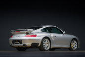 Porsche 911 Turbo S cu 4.399 kilometri la bord
