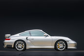 Porsche 911 Turbo S cu 4.399 kilometri la bord