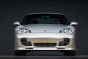 Porsche 911 Turbo S cu 4.399 kilometri la bord