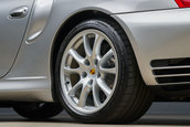 Porsche 911 Turbo S cu 4.399 kilometri la bord