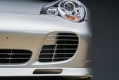 Porsche 911 Turbo S cu 4.399 kilometri la bord