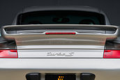Porsche 911 Turbo S cu 4.399 kilometri la bord