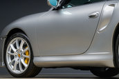 Porsche 911 Turbo S cu 4.399 kilometri la bord