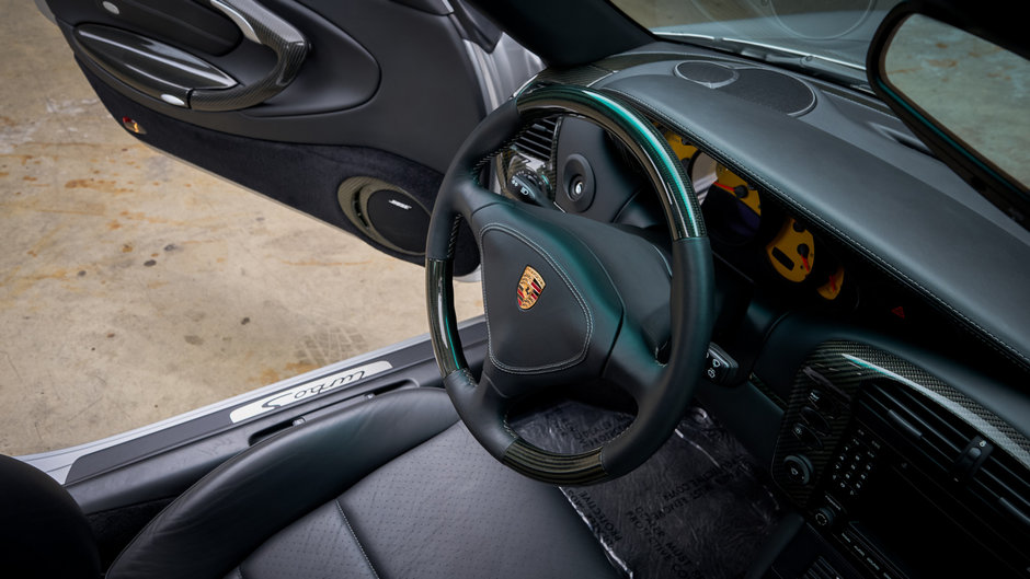 Porsche 911 Turbo S cu 4.488 de kilometri la bord