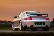 Porsche 911 Turbo S cu 4.488 de kilometri la bord