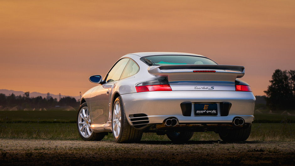 Porsche 911 Turbo S cu 4.488 de kilometri la bord