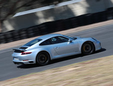 Porsche 911 Turbo S si Carrera GTS