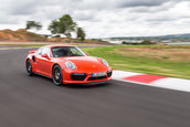 Porsche 911 Turbo S si Carrera GTS