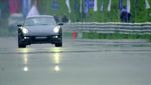 Porsche 911 Turbo S versus Honda NSX
